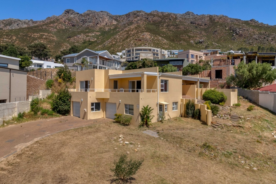 4 Bedroom Property for Sale in Mountainside Western Cape